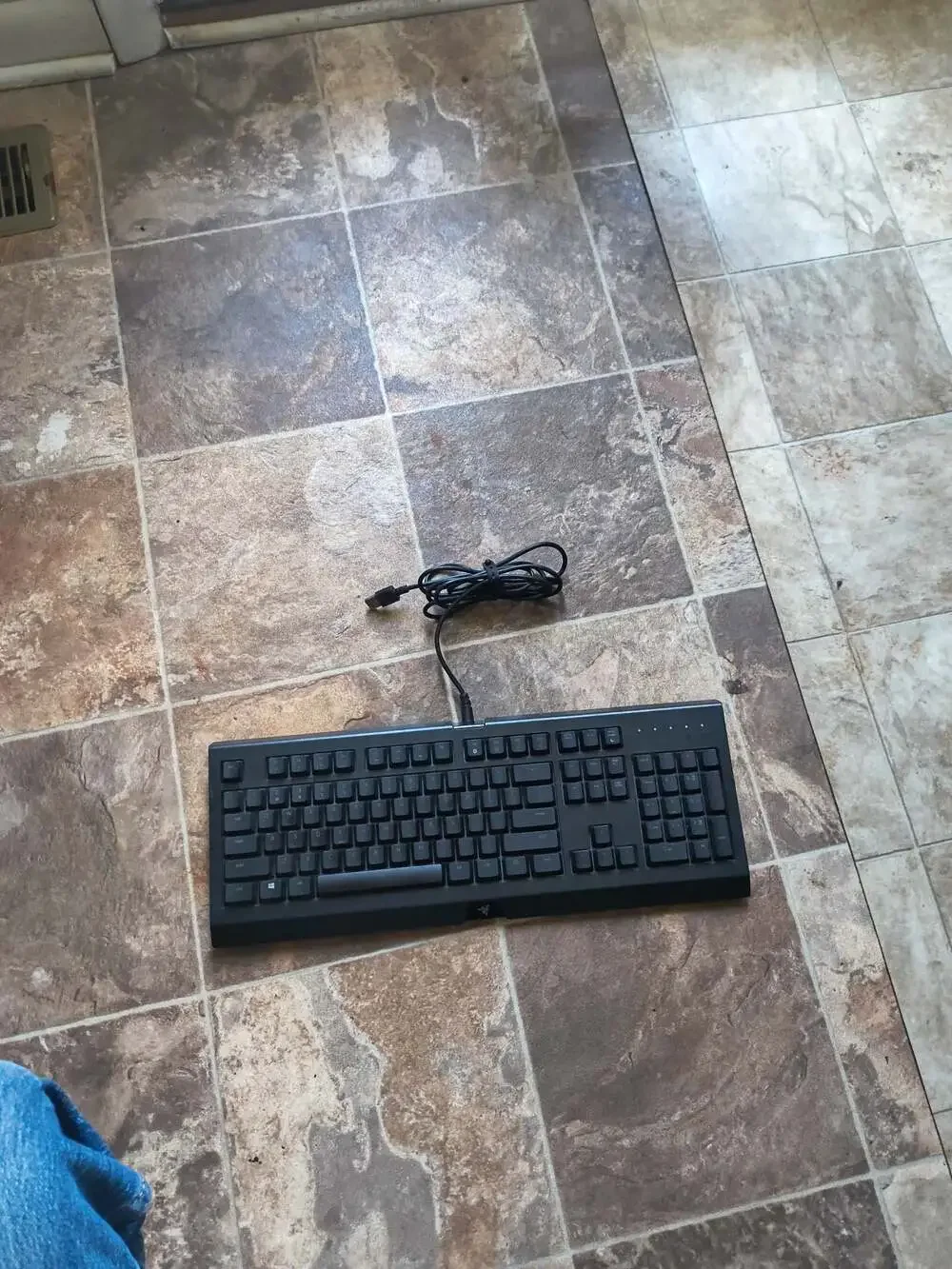 Razer Cynosa Chroma RZ03-0226 Gaming Keyboard spill resistant. 2021